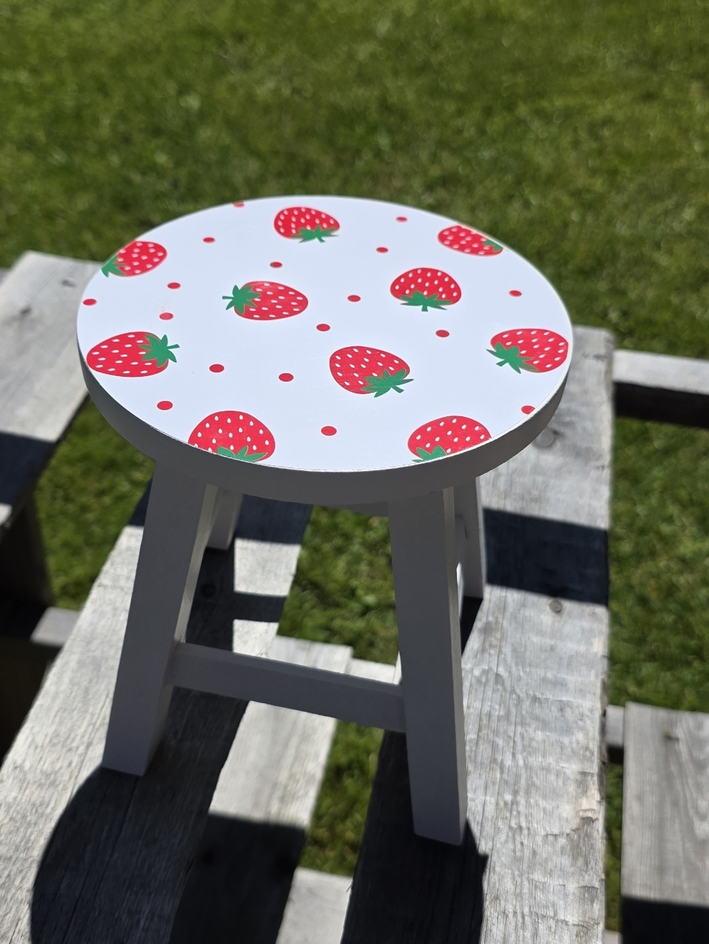 Wooden stool Strawberry child size Stool Plant Stand Strawberries NWT 7" H X 6"